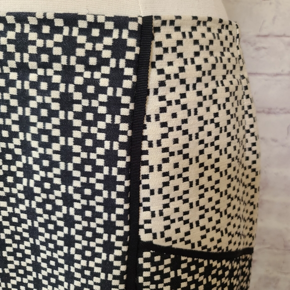 J. Crew Cream & White Quilt Look Paneled Pencil Skirt Size 10 - Picture 6 of 11